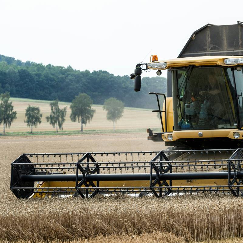What Type of Magnetic Safety Lights Are Best for Agricultural Machinery?