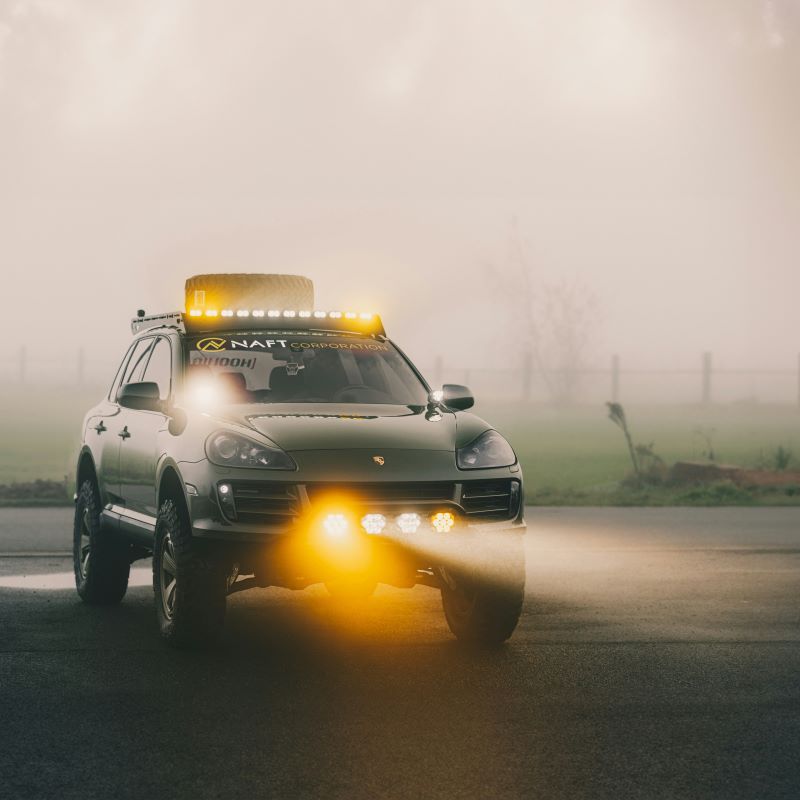 Magnetic Tow Lights Revolutionize Towing Safety with Wireless Innovation