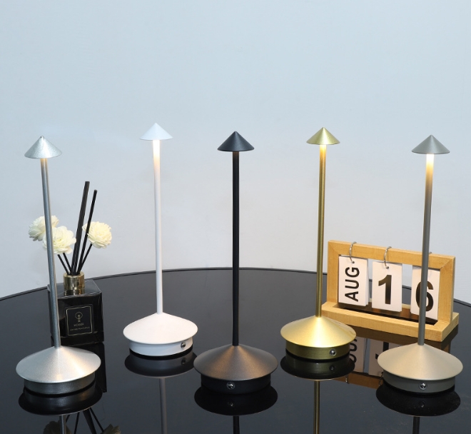 Mascarello High Quality Battery Restaurant Decor Luxury Hotel Portable Touch Retro Rechargeable Electroplating Gold LED Table Lamp 